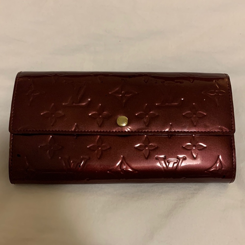 Authentic Louis Vuitton Vernis Sarah Wallet